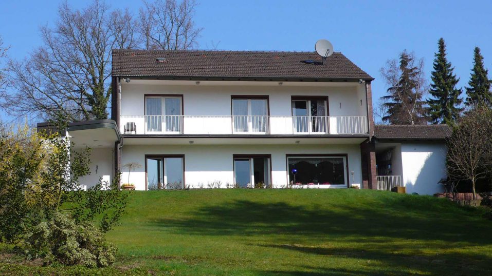 Immobilienmakler Bochum Gerdt Menne Haus kaufen Bochum Einfamilienhaus in Bochum Stiepel hier Aussenaufnahme