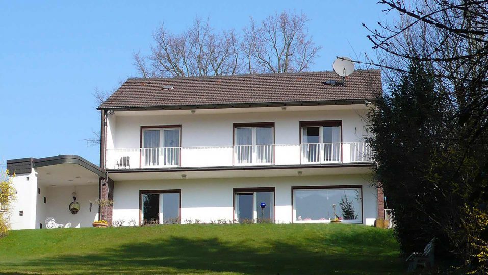 Immobilienmakler Bochum Gerdt Menne Haus kaufen Bochum Einfamilienhaus in Bochum Stiepel hier Aussenaufnahme