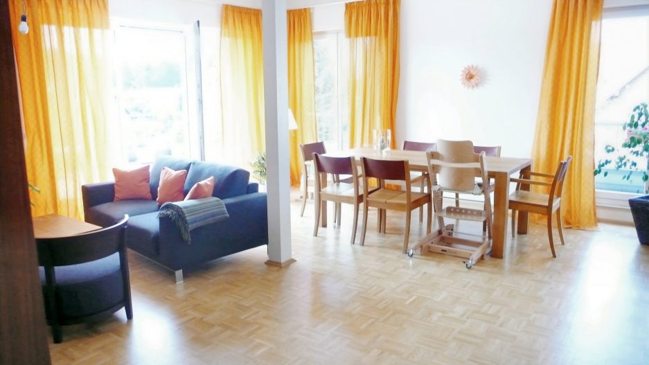 Immobilienmakler Gerdt Menne verkauft eine Neuwertige Wohnung in Bochum-Linden Ansicht Wohnzimmer