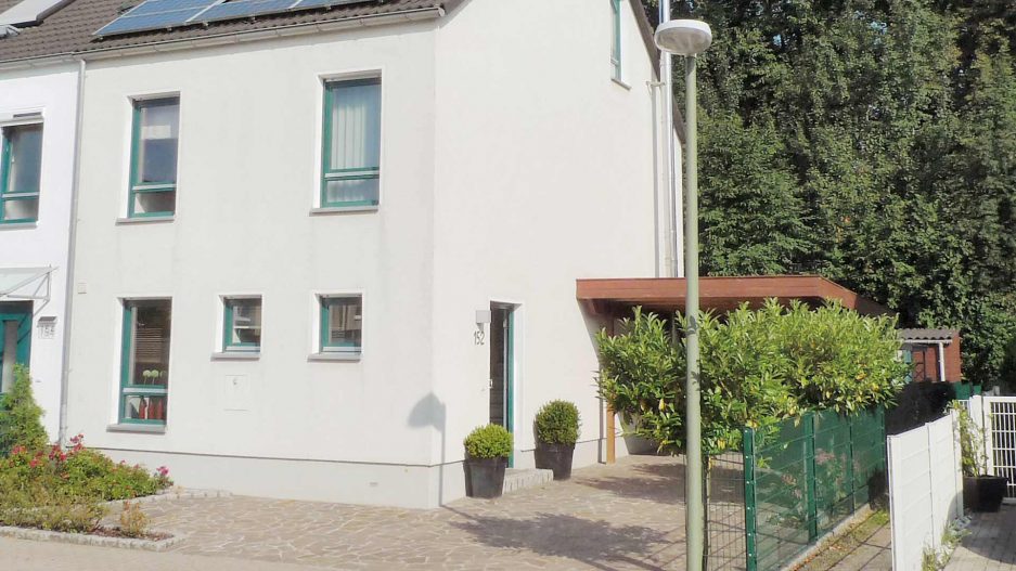 Immobilienmakler Bochum Gerdt Menne Haus kaufen Bochum Einfamilienhaus in Bochum Linden hier Aussenansicht