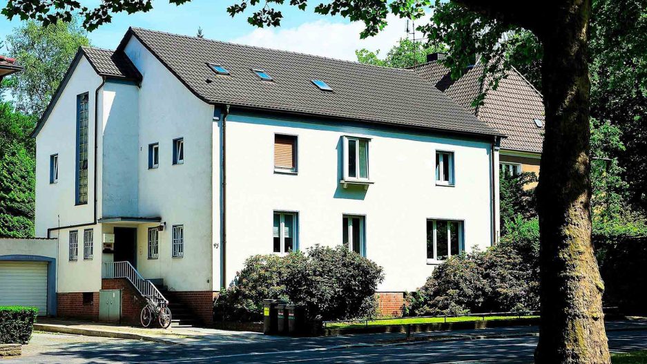 Immobilienmakler Bochum Gerdt Menne Haus kaufen Bochum Villa in Bochum Ehrenfeld hier Aussenansicht