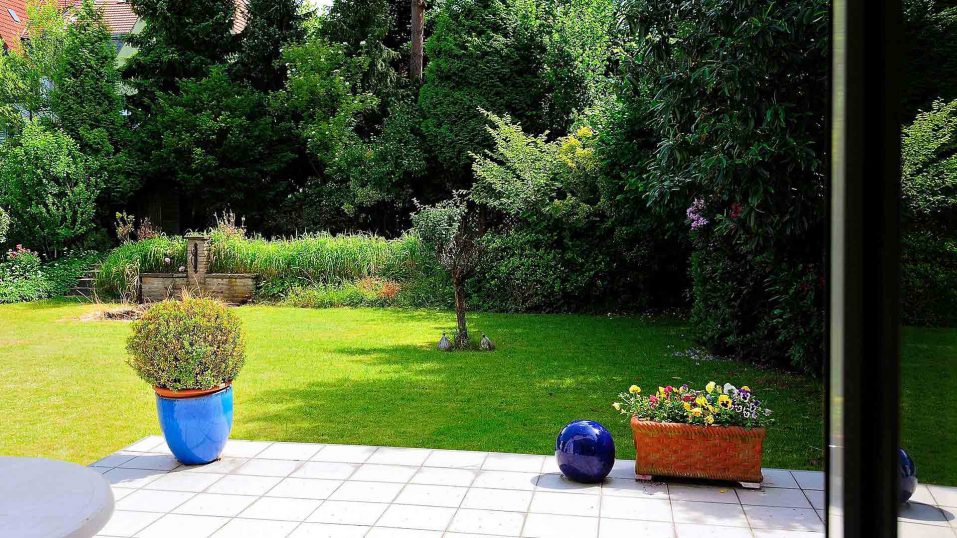 Immobilienmakler Bochum Gerdt Menne Haus kaufen Bochum Villa in Bochum Ehrenfeld hier Garten
