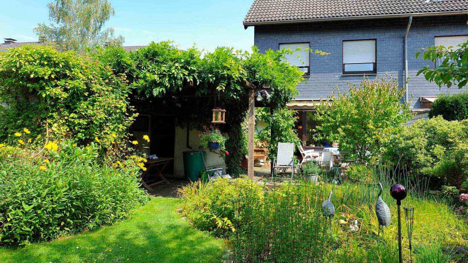 Immobilienmakler Bochum Gerdt Menne Haus kaufen Bochum Einfamilienhaus in Bochum Stiepel hier Gartenansicht