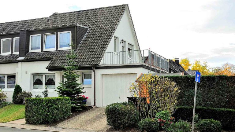 Immobilienmakler Bochum Gerdt Menne Haus kaufen Bochum Einfamilienhaus in Bochum Eppendorf hier Aussenansicht
