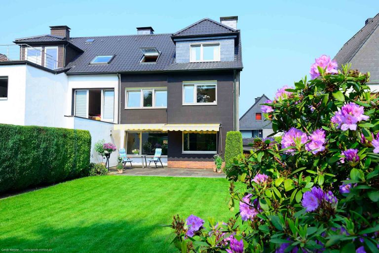 Immobilienmakler Bochum Gerdt Menne Haus kaufen Bochum Einfamilienhaus in Bochum Eppendorf hier Gartenansicht