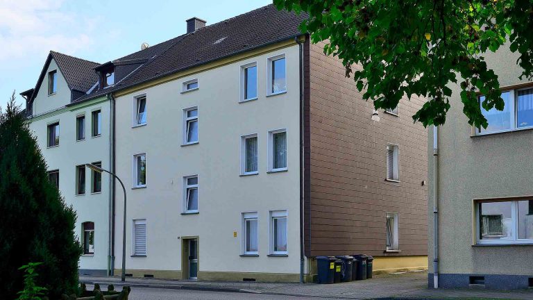 Immobilienmakler Bochum Gerdt Menne Haus kaufen Bochum Mehrfamilienhaus in Bochum Wattenscheid hier Aussenansicht