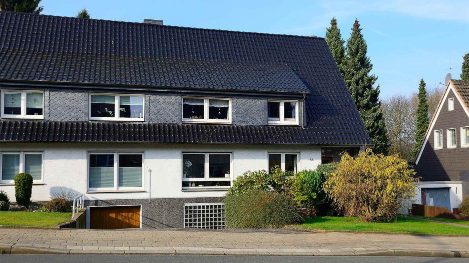 Immobilienmakler Bochum Gerdt Menne Haus kaufen Bochum Zweifamilienhaus in Bochum Eppendorf hier Aussenansicht