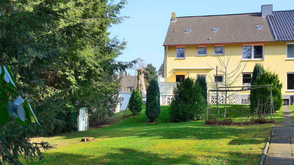 Immobilienmakler Bochum Gerdt Menne Haus kaufen Bochum Zweifamilienhaus in Bochum Eppendorf hier Garten
