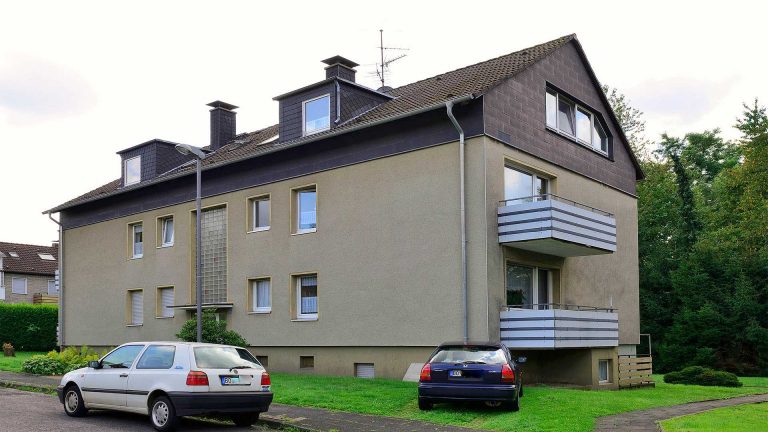 Immobilienmakler Bochum Gerdt Menne Haus kaufen Bochum Mehrfamilienhaus in Bochum Horstede hier Aussenansicht