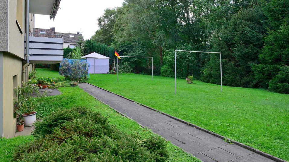 Immobilienmakler Bochum Gerdt Menne Haus kaufen Bochum Mehrfamilienhaus in Bochum Horstede hier Gartenansicht