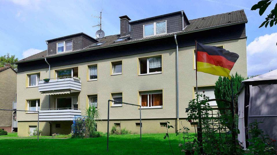 Immobilienmakler Bochum Gerdt Menne Haus kaufen Bochum Mehrfamilienhaus in Bochum Horstede hier Aussenansicht