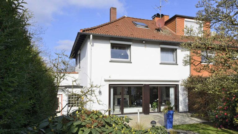 Immobilienmakler Bochum Gerdt Menne Haus kaufen Bochum Einfamilienhaus in Bochum Weitmar hier Aussenaufnahme
