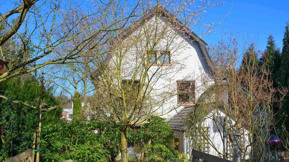 Immobilienmakler Bochum Gerdt Menne Haus kaufen Bochum Siedlungshaus in Bochum Grumme hier Aussenansicht