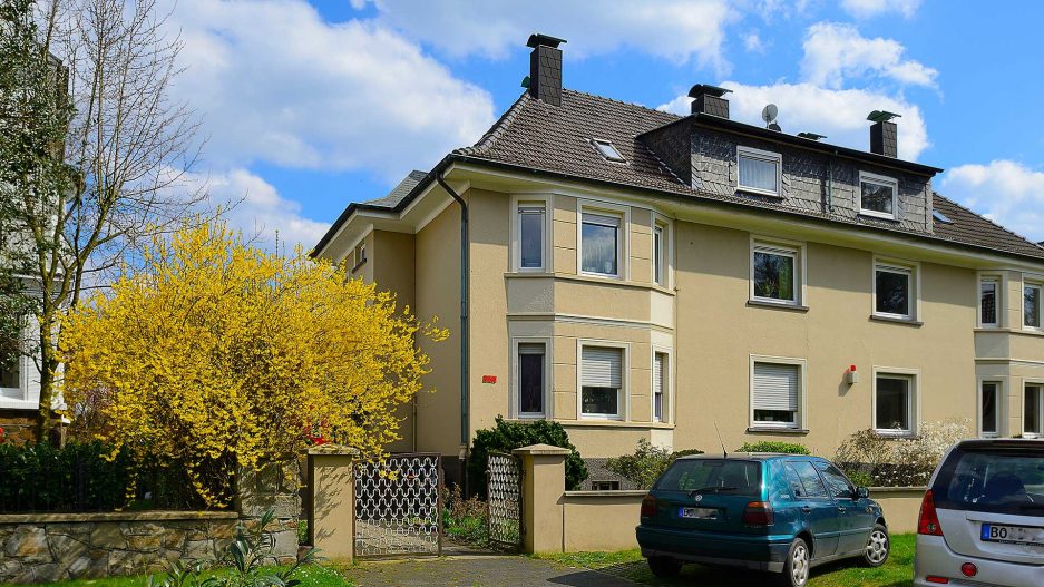 Immobilienmakler Bochum Gerdt Menne Haus kaufen Bochum Dreifamilienhaus in Bochum Weitmar hier Aussenansicht