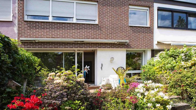 Immobilienmakler Bochum Gerdt Menne Haus kaufen Bochum Einfamilienhaus in Bochum Querenburg hier Aussenansicht