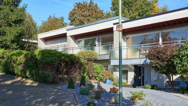 Immobilienmakler Bochum Gerdt Menne Haus kaufen Bochum Einfamilienhaus in Bochum Stiepel hier Aussenansicht