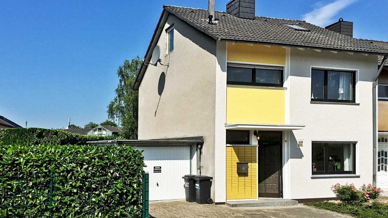 Immobilienmakler Bochum Gerdt Menne Haus kaufen Bochum Einfamilienhaus in Bochum Wattenscheid hier Aussenansicht