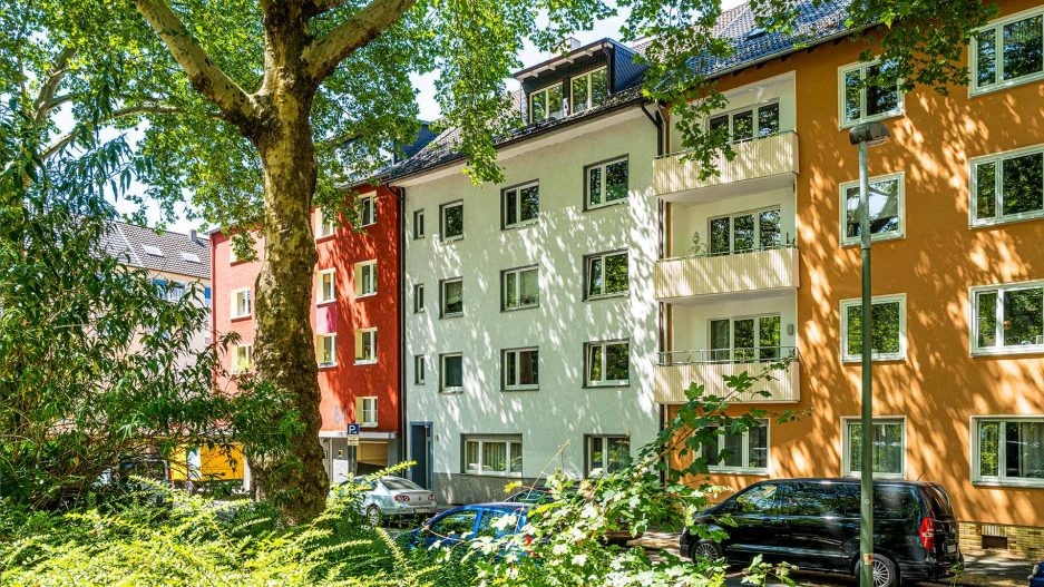 Immobilienmakler Bochum Gerdt Menne Haus kaufen Bochum Mehrfamilienhaus in Bochum Ehrenfeld hier Strassenansicht