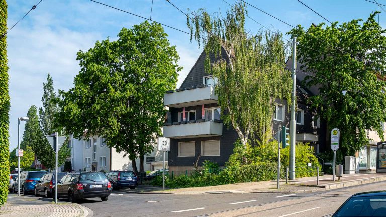 Immobilienmakler Bochum Gerdt Menne Haus kaufen Bochum Mehrfamilienhaus in Bochum Linden hier Strassenansicht