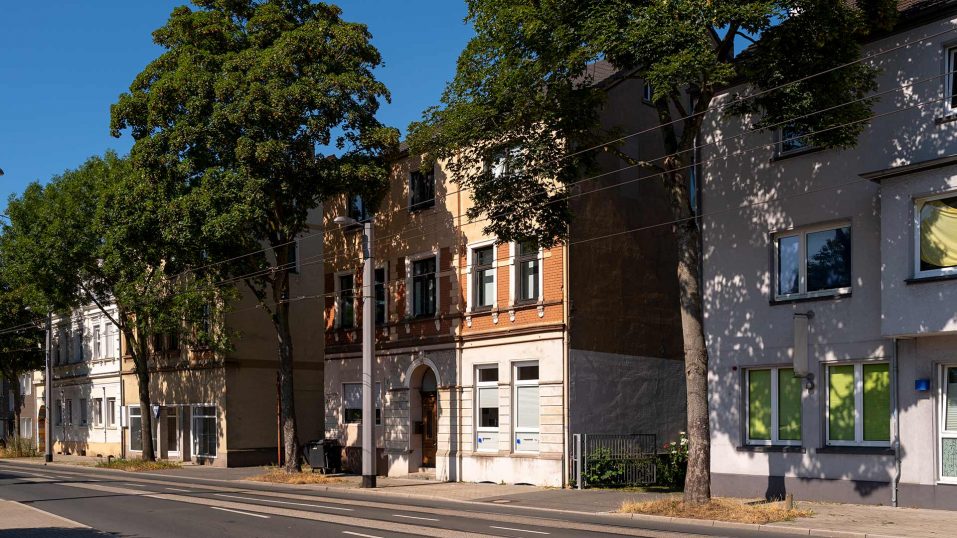 Immobilienmakler Bochum Gerdt Menne Haus kaufen Bochum Mehrfamilienhaus in Bochum Langendreer hier Strassenansicht