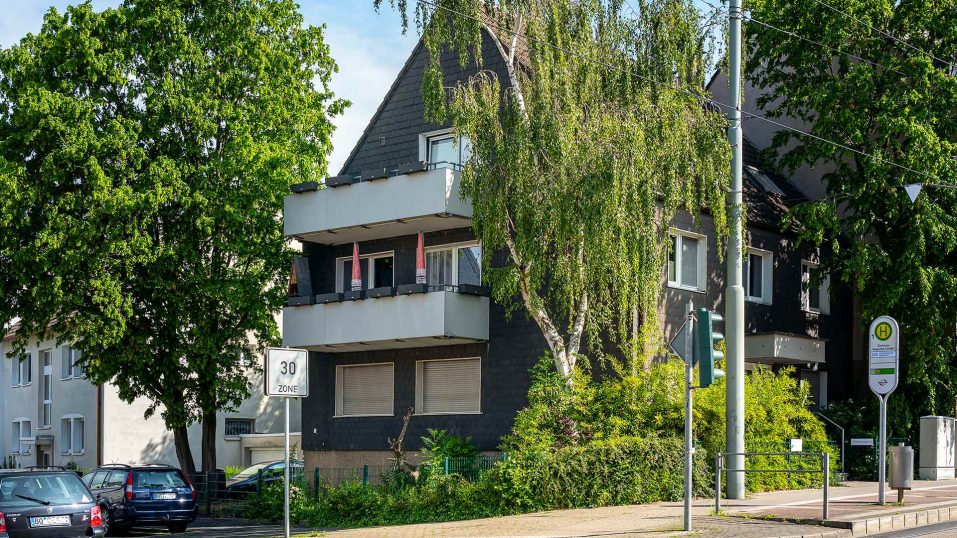 Immobilienmakler Bochum Gerdt Menne Haus kaufen Bochum Mehrfamilienhaus in Bochum Linden hier Strassenansicht