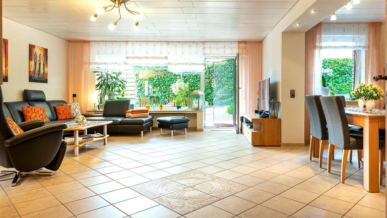 Immobilienmakler Bochum Gerdt Menne Wohnung kaufen Bochum Wohnung in Bochum Harpen hier Ansicht Wohnzimmer