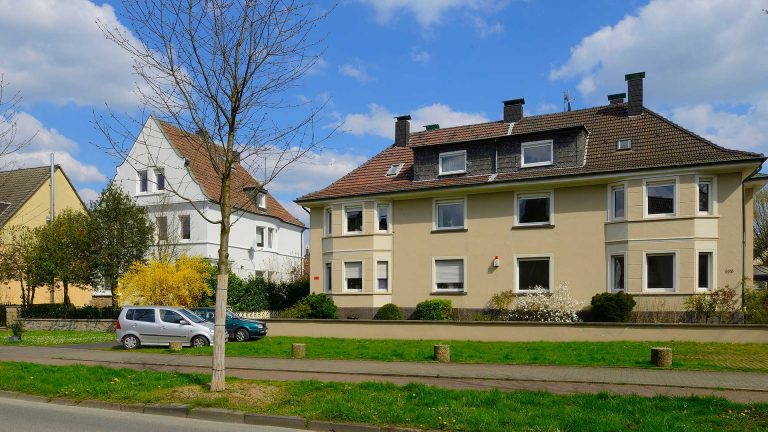 Immobilienmakler Bochum Gerdt Menne Haus kaufen Bochum Dreifamilienhaus in Bochum Weitmar hier Aussenansicht