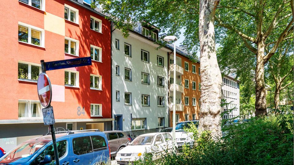 Immobilienmakler Bochum Gerdt Menne Haus kaufen Bochum Mehrfamilienhaus in Bochum Ehrenfeld hier Strassenansicht jpg