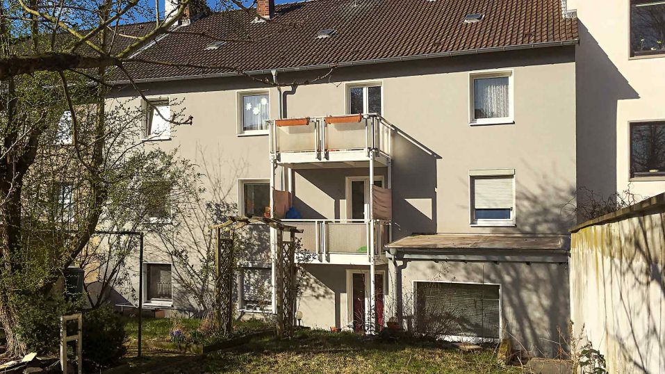 Immobilienmakler Bochum Gerdt Menne Haus kaufen Bochum Mehrfamilienhaus in Bochum Hamme hier Rueckansicht