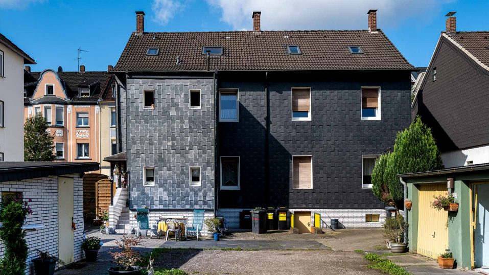 Immobilienmakler Bochum Gerdt Menne Haus kaufen Bochum Mehrfamilienhaus in Bochum Riemke hier Hofansicht
