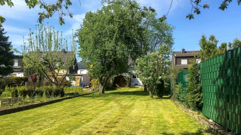 Immobilienmakler Bochum Gerdt Menne Haus kaufen Bochum Siedlungshaus in Bochum Weitmar hier Gartenansicht