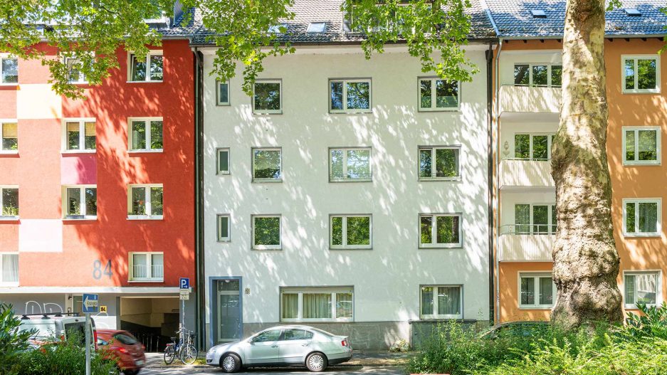 Immobilienmakler Bochum Gerdt Menne Haus kaufen Bochum Mehrfamilienhaus in Bochum Ehrenfeld hier Strassenansicht