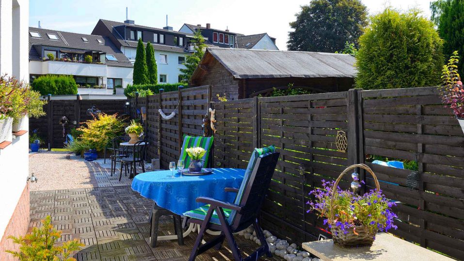 Immobilienmakler Bochum Gerdt Menne Haus kaufen Bochum Siedlungshaus in Bochum Altenbochum hier Terrasse