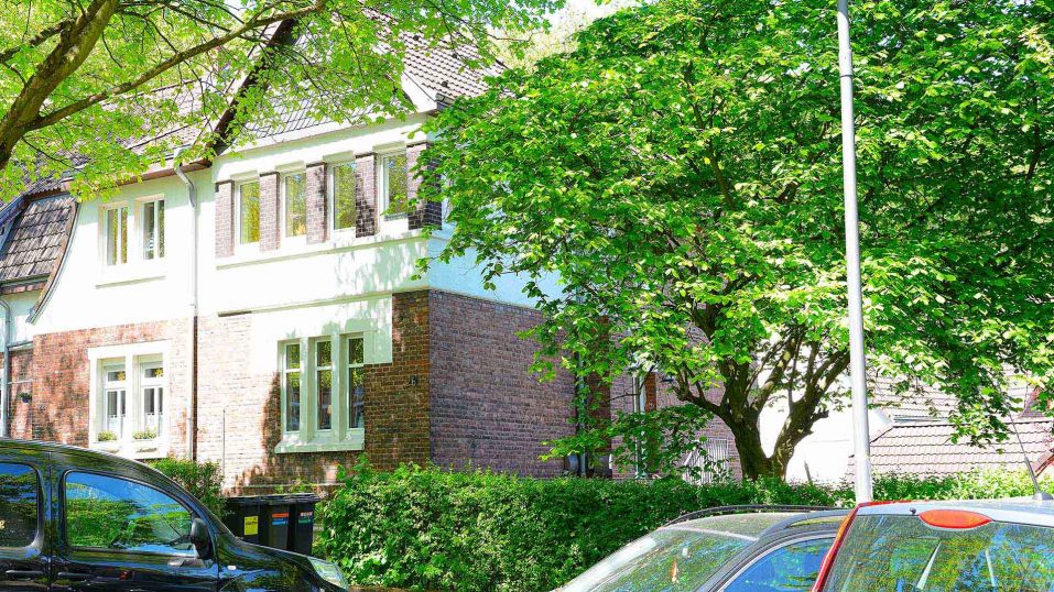Immobilienmakler Bochum Gerdt Menne Haus kaufen Bochum Siedlungshaus in Bochum Wiemelhausen hier Aussenansicht