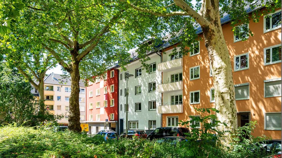 Immobilienmakler Bochum Gerdt Menne Haus kaufen Bochum Mehrfamilienhaus in Bochum Ehrenfeld hier Strassenansicht