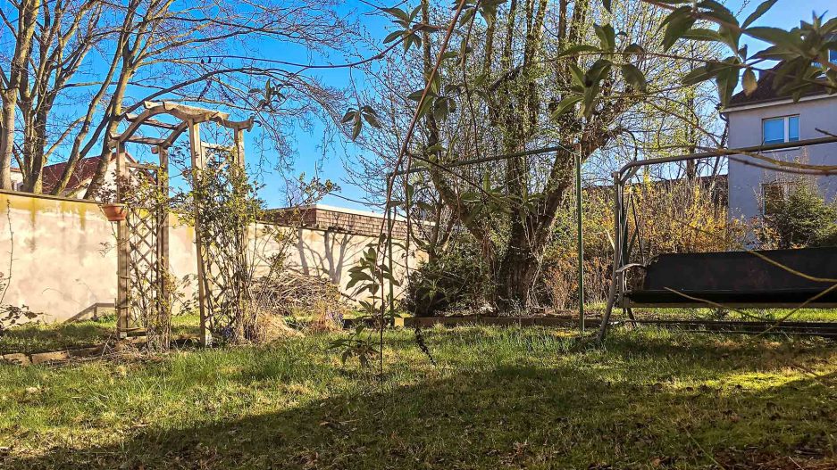 Immobilienmakler Bochum Gerdt Menne Haus kaufen Bochum Mehrfamilienhaus in Bochum Hamme hier Gartensicht