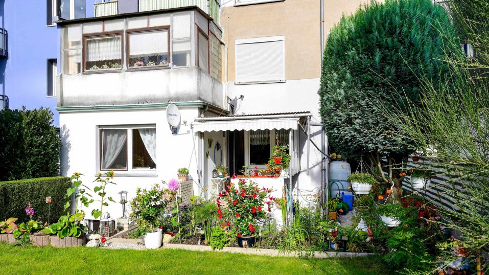 Immobilienmakler Bochum Gerdt Menne Haus kaufen Bochum Mehrfamilienhaus in Bochum Innenstadt hier Gartenansicht