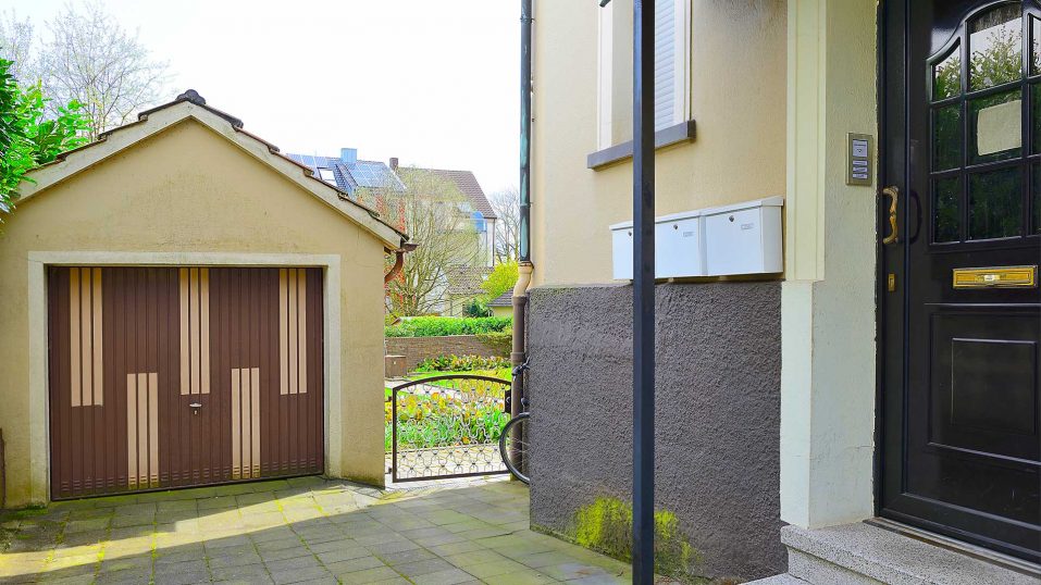 Immobilienmakler Bochum Gerdt Menne Haus kaufen Bochum Dreifamilienhaus in Bochum Weitmar hier Aussenansicht