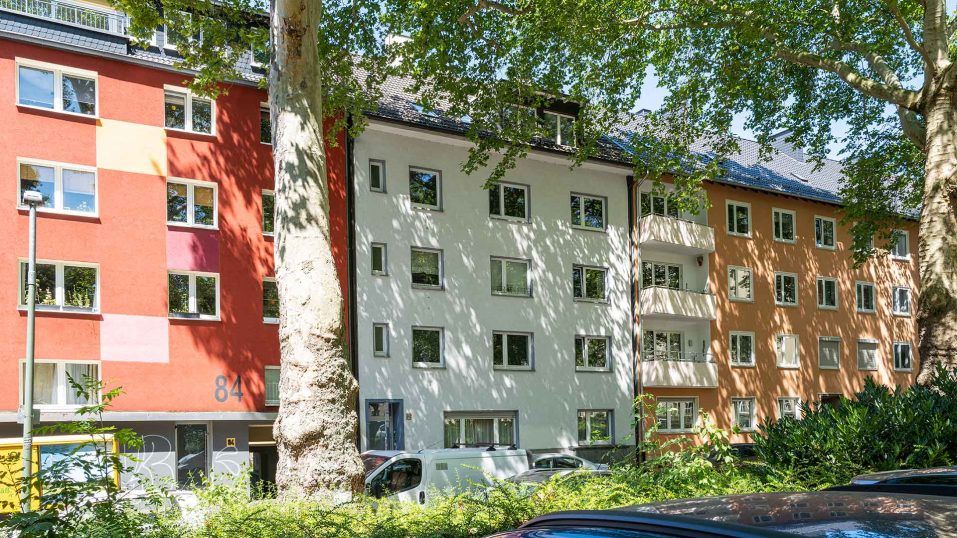 Immobilienmakler Bochum Gerdt Menne Haus kaufen Bochum Mehrfamilienhaus in Bochum Ehrenfeld hier Strassenansicht