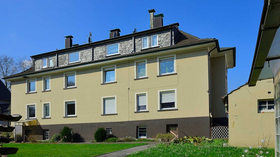 Immobilienmakler Bochum Gerdt Menne Haus kaufen Bochum Dreifamilienhaus in Bochum Weitmar hier Rueckansicht