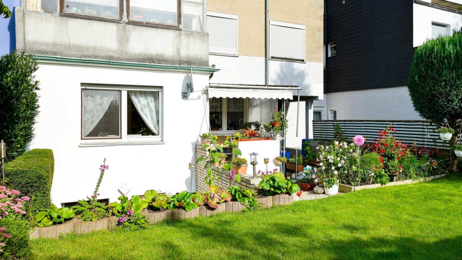 Immobilienmakler Bochum Gerdt Menne Haus kaufen Bochum Mehrfamilienhaus in Bochum Innenstadt hier Gartenansicht