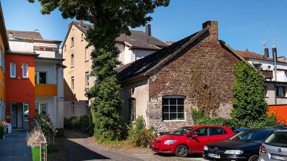 Immobilienmakler Bochum Gerdt Menne Haus kaufen Bochum Mehrfamilienhaus in Bochum Langendreer hier Hinteransicht