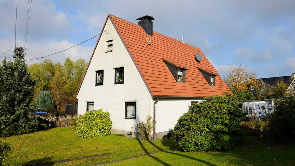 Immobilienmakler Bochum Gerdt Menne Haus kaufen Bochum Einfamilienhaus in Bochum Laer hier Aussenaufnahme