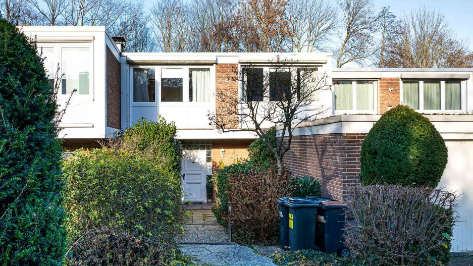 Immobilienmakler Bochum Gerdt Menne Haus kaufen Bochum Reihenmittelhaus in Bochum-Querenburg hier Ansicht Haus aussen