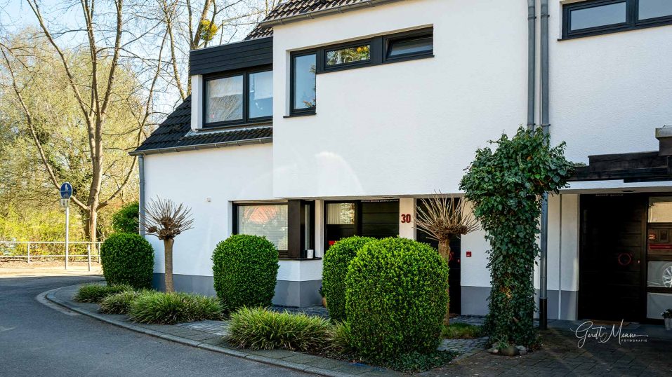 Immobilienmakler Bochum Gerdt Menne Haus kaufen Bochum Reihenendhaus in Koelln-Delbrueck hier StraßenAnsicht