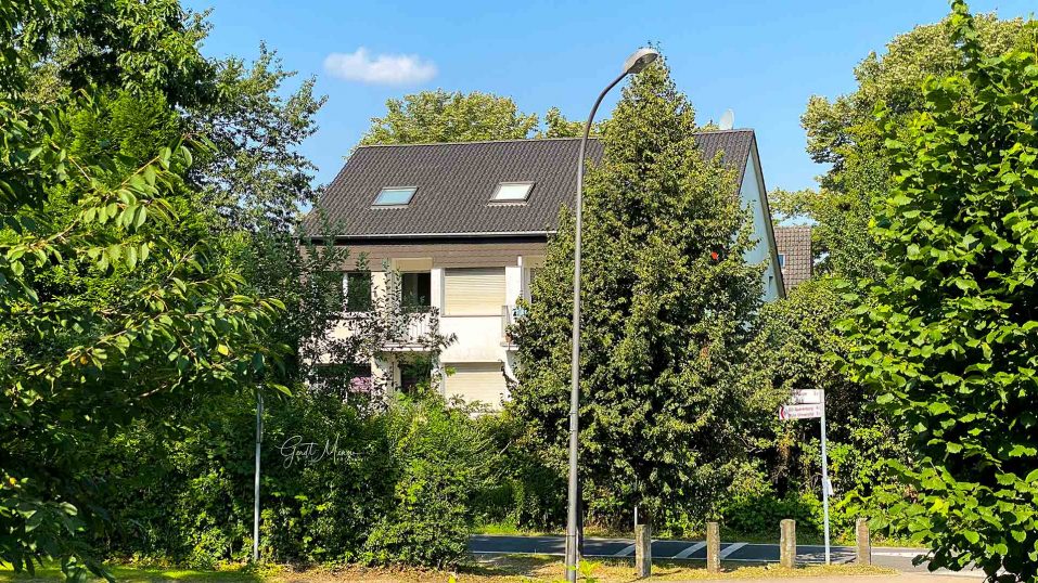 Immobilienmakler Bochum Gerdt Menne Haus kaufen Bochum Mehrfamilienhaus in Bochum-Wiemelhausen hier Ansicht Front