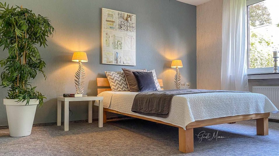Immobilienmakler Bochum Gerdt Menne Haus kaufen Bochum Zweifamilienhaus in Bochum-Stiepel hier Ansicht Schlafzimmer