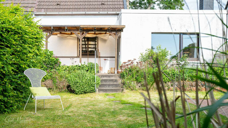1 Immobilienmakler Bochum Gerdt Menne Haus kaufen Bochum klassisches Zechenhaus in Bochum Hordel hier Gartenansicht