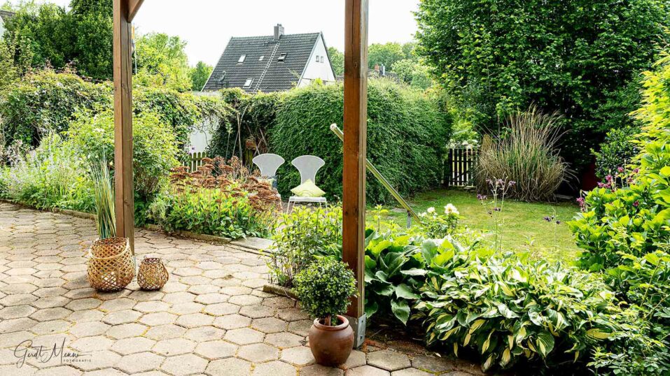 Immobilienmakler Bochum Gerdt Menne Haus kaufen Bochum klassisches Zechenhaus in Bochum Hordel hier Gartenansicht