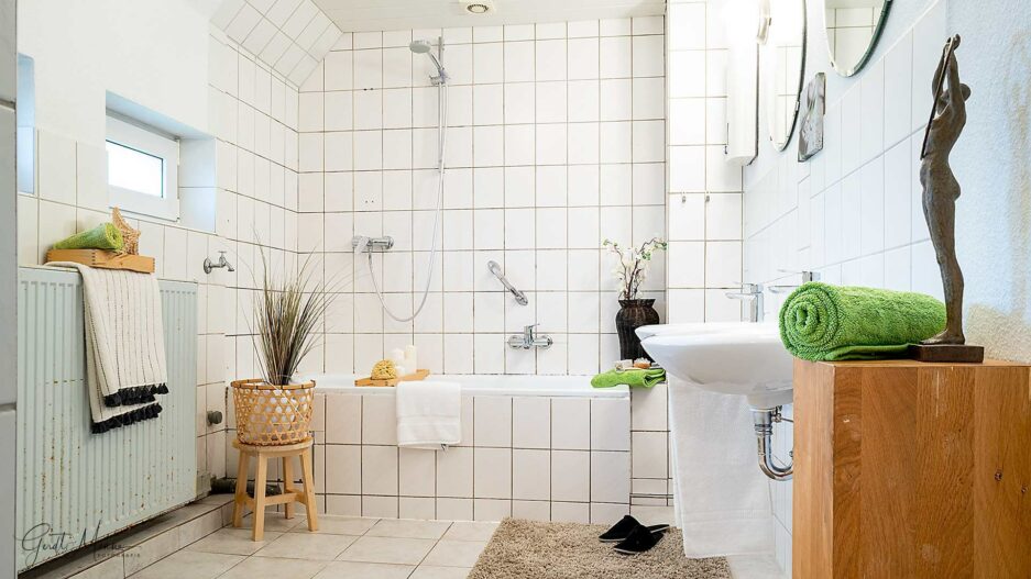 Immobilienmakler Bochum Gerdt Menne Haus kaufen Bochum klassisches Zechenhaus in Bochum Hordel hier Ansicht Bad